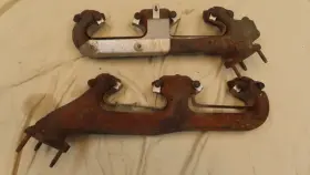 12554973 Chevrolet 96 - 99 Chevy Truck Right And Left Exhaust Manifolds With Bolts Shields 5.7 5.0