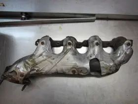 12564156 Chevrolet Right Exhaust Manifold From 2002 Suburban 1500 5.3