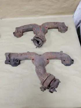 3896858 Chevrolet 1968 Chevy Truck 283 Exhaust Manifold Lt And Rt Oem Gm