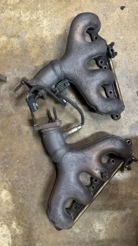 12561309 General Motors 12561308 97-00 Corvette C5 Ls1 Exhaust Manifold Lh And Rh Pair Set