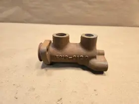 3212-212c Lockheed Jaguar Xke E-type Original Brake Master Cylinder Body Oem
