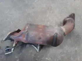 327.vw1411 Volkswagen Routan 2011 Exhaust Manifold 265429