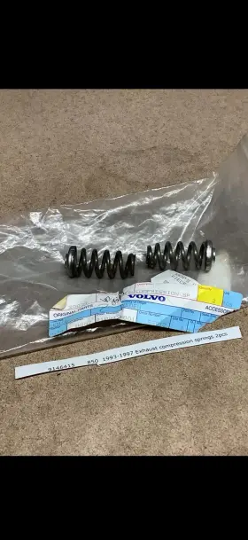 9146415 Volvo 850 Exhaust Compression Springs 2 Quantity Nos Oem Originals #9146415